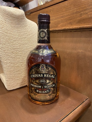 Bottiglia chivas regal scotch - chivas,